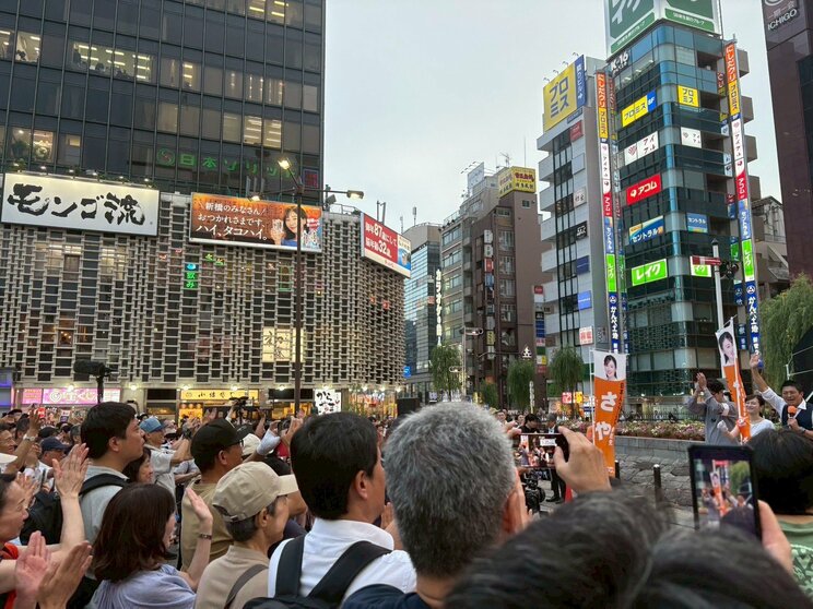 新橋での演説の様子（撮影／集英社オンライン）