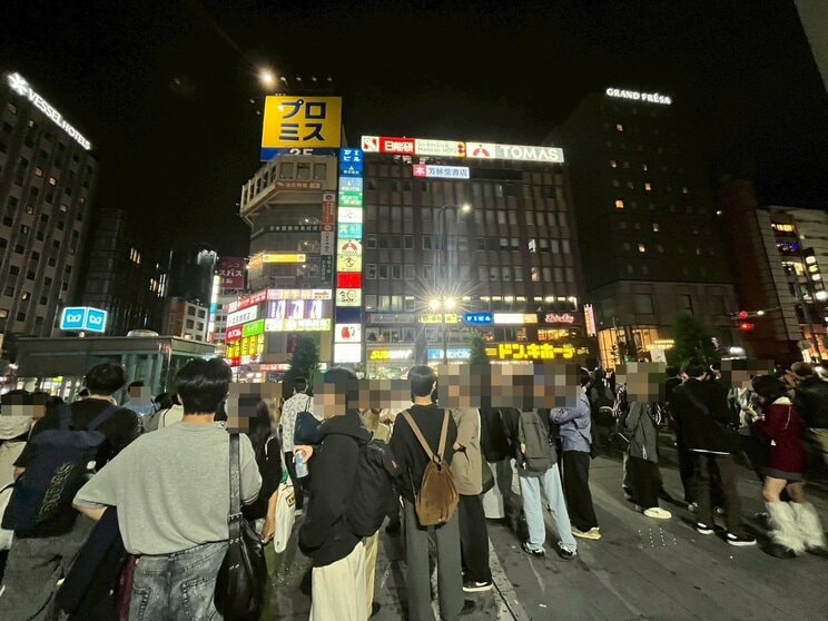 高田馬場駅前ロータリーに集まる若者たち（写真提供／早稲田大学ロータリーの会）