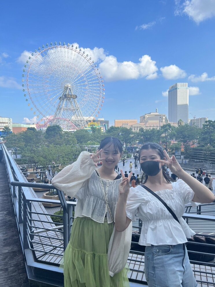 友だちと休日を楽しむ水野さん（写真／本人提供）