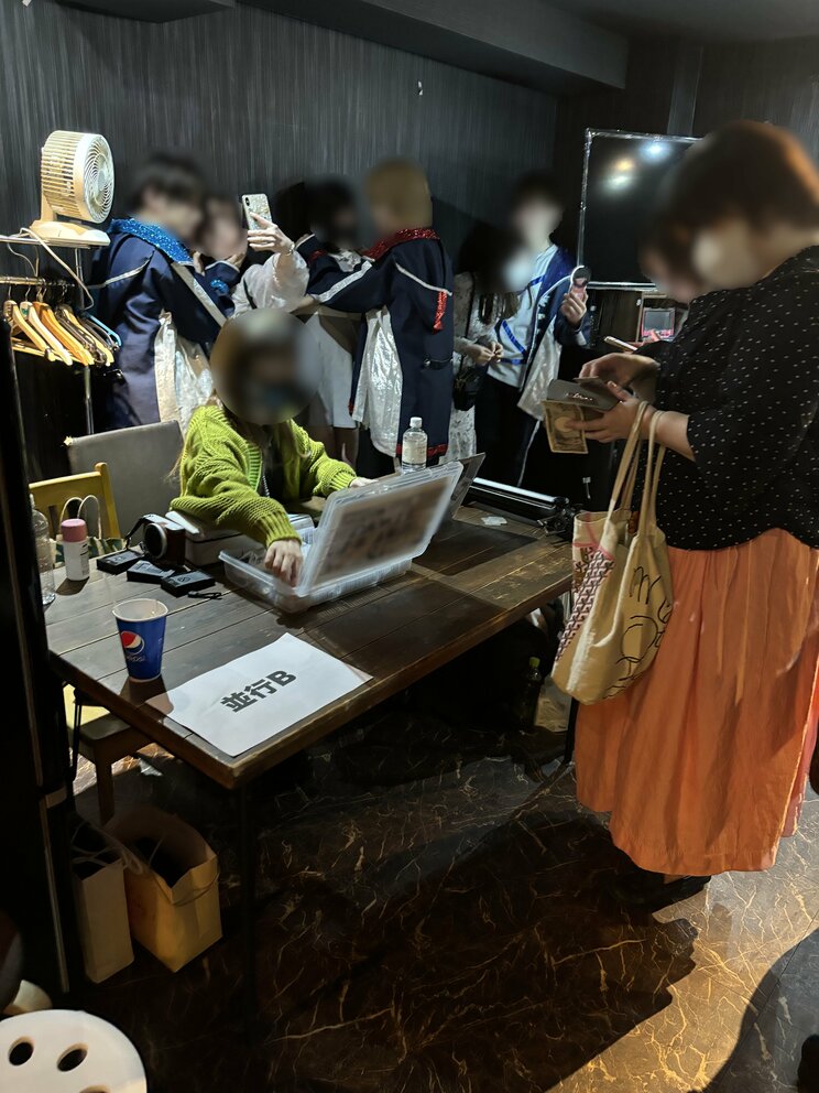 メンズ地下アイドルの撮影会(撮影/集英社オンライン編集部)