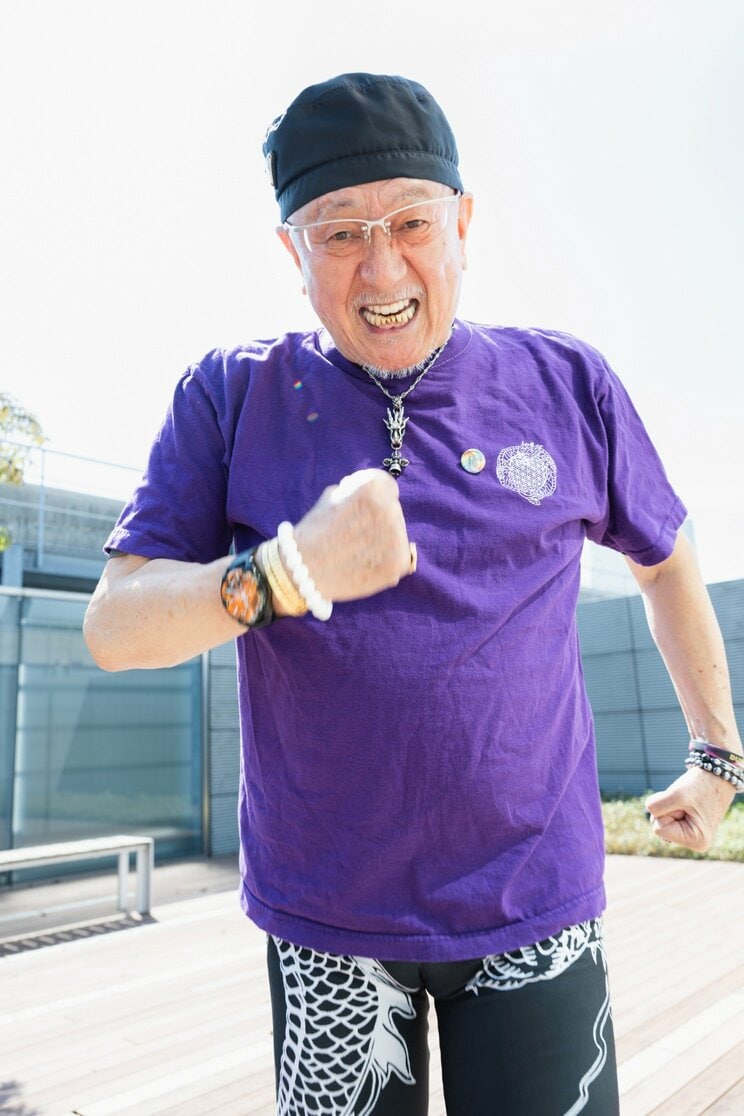 〈デューク更家（72）は今〉「小馬鹿にする風潮に嫌気が差した」テレビから離れた本当の理由…大ブームを生んだ“あの歩き方”への思い_37