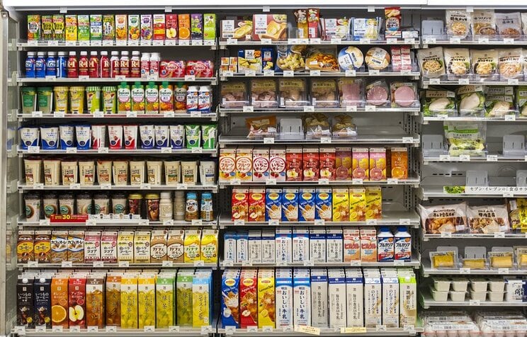 食料品の消費税ゼロは実現するのか（写真／shutterstock）