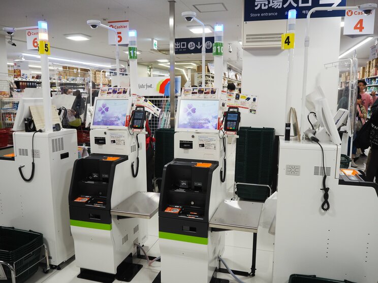 食料品の税率変更を巡ってはレジシステムの改修に一定期間が必要で、0％にした場合は1年程度かかるほか、1％の場合でも対応に3カ月から半年程度が必要との見通しも