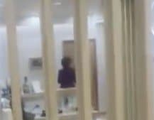 怒り心頭のデヴィ夫人（目撃者提供）