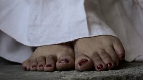 【警察怪談】目撃者がいない轢き逃げ現場に現れた“素足の女”…元鑑識官が語る恐怖体験「自分が見たものが幽霊だとは絶対思っていないが、勘違いや錯覚だと言い切れない気持ちもある」