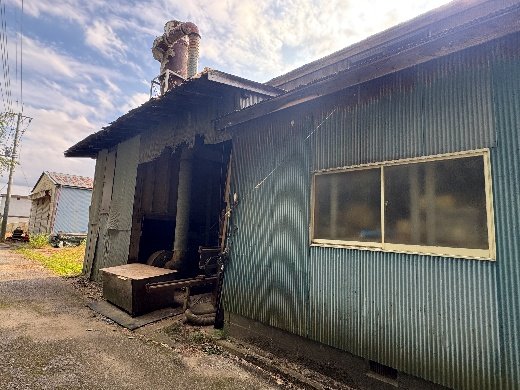 現場付近の建物（写真／集英社オンライン）