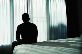 「学校に来られないヤツは来なくていい」担任から“いない者”扱いされ不登校…就職でもつまずき、ひきこもりに。親に「働かないなら家から出ていけ!」と言われ、遂に…