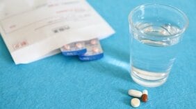 解熱鎮痛剤、胃薬、抗生物質…身近にある薬が実は危険かも? 腎臓に悪い薬5選