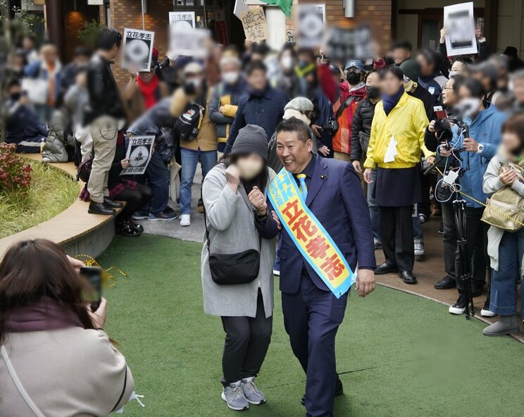 〈立花孝志氏が市長選出馬〉「僕の発信で斎藤さんは勝った」怒号が飛び交った“カオス”演説会の一部始終「（公約は）インフルエンサー通りを作ってワクチンを無償化」_8