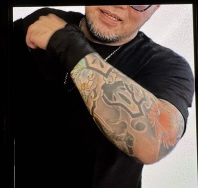 山下容疑者の刺青写真