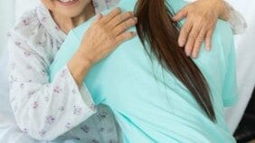 「入所者の前で“タイミーさん”と呼ばれ…」超・人手不足、介護業界にもスキマバイトの波「半分がドタキャンで休日出勤」など課題も