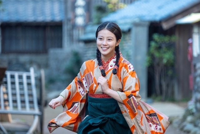 「はちきん」と呼ばれた朝田のぶを演じる今田美桜