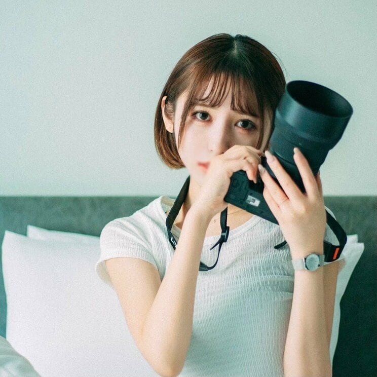 ナイトワークをしている友人の手伝いがきっかけで写真家になったチチ（写真／書籍より）