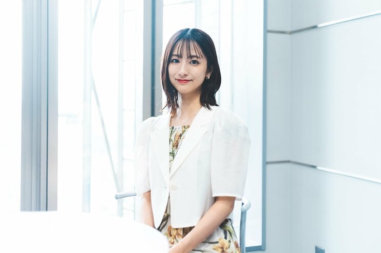 共演者の話になると自然と笑顔が増えていった