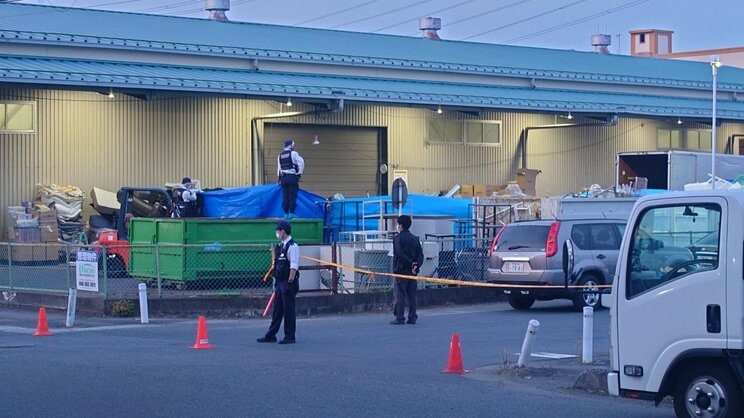 現場を捜査する捜査員