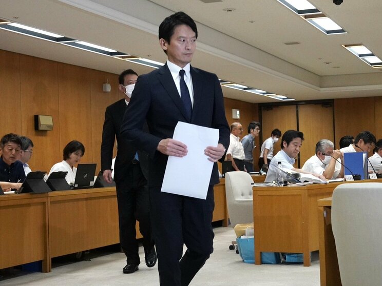 9月6日の兵庫県議会百条委に証人として出席した当時の斎藤元彦知事（撮影／集英社オンライン）