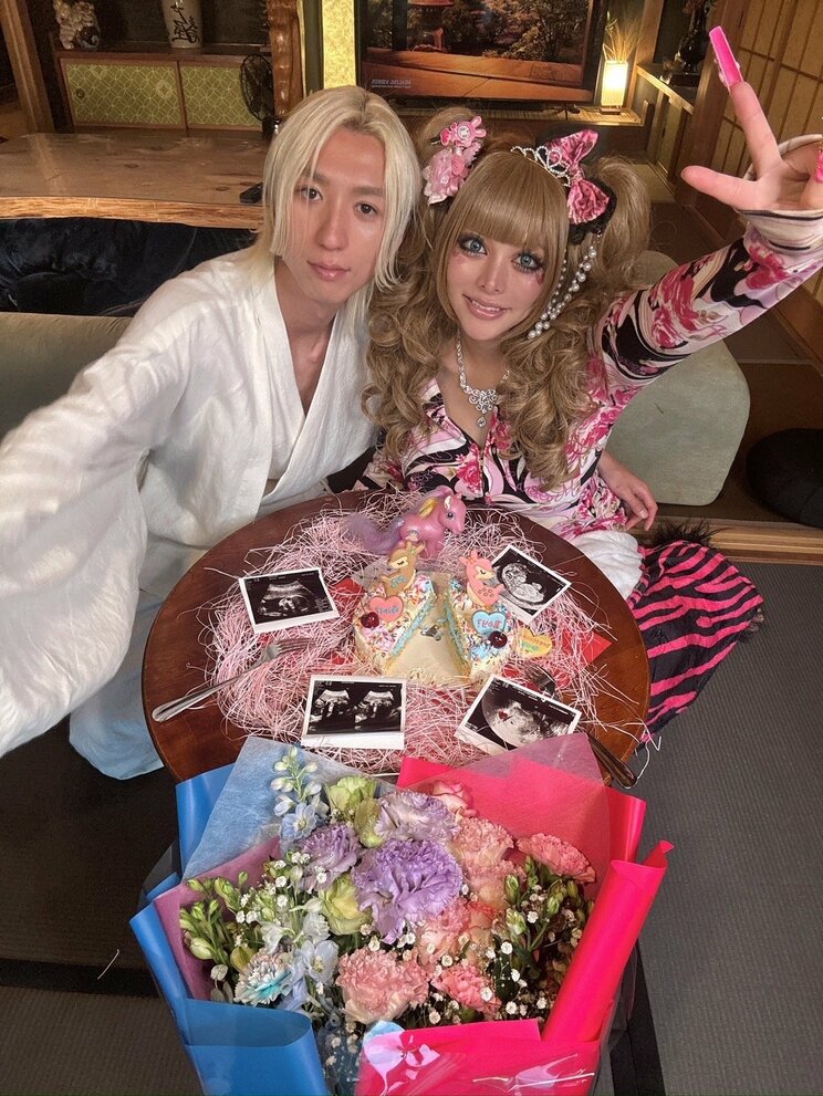 岩本紗也加さんの夫・しぶやゆうきさんとのツーショット（写真／本人提供）