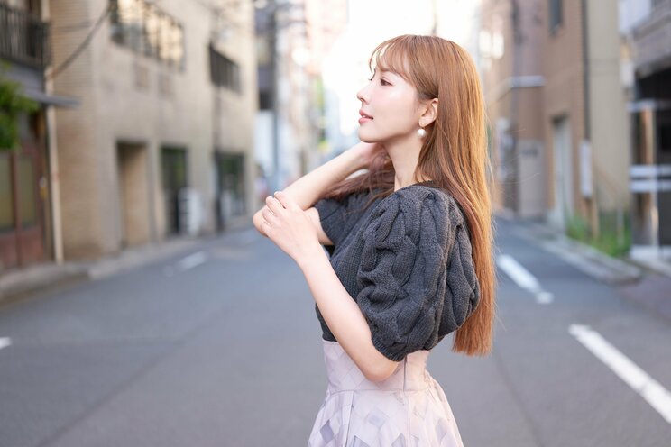 【三上悠亜vs元・文春記者】「昨年の年収で世田谷に家が建つ」「母にはデビュー告知の15分前に連絡」三上悠亜、最後の直撃インタビュー！ 今だから語れる辛すぎて泣いた日_5