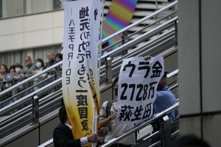 薄氷勝利の萩生田氏、追加公認については「（自民党の）マニフェストもまだ見てないのでわかりません」と石破政権に恨み節…比例復活の有田氏は「これで終わりじゃない」_16