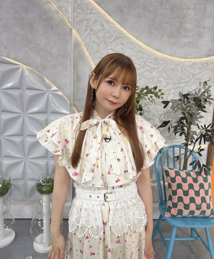 シャンソン歌手デビューするしょこたん（写真／本人Instagramより）
