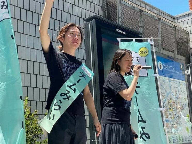 横浜で「チームみらい」の街頭演説をする安野氏と黒岩氏（安野たかひろスタッフ＠チームみらい【公式】Instagramより）