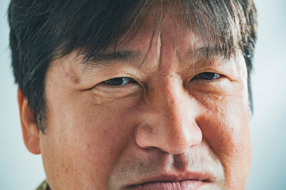 「君の顔、便器に似てるね」「何を着ても作業服」…俳優・佐藤二朗の妻の残酷名言集。「Twitterやコラムを見てくださっている方には、僕より妻の