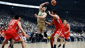 “沖縄イヤー”にBリーグ初優勝。琉球ゴールデンキングスはなぜ“史上最強軍団”を倒せたのか?「小さい者たちが大きい者に挑んでいくのが沖縄バスケのルーツ」