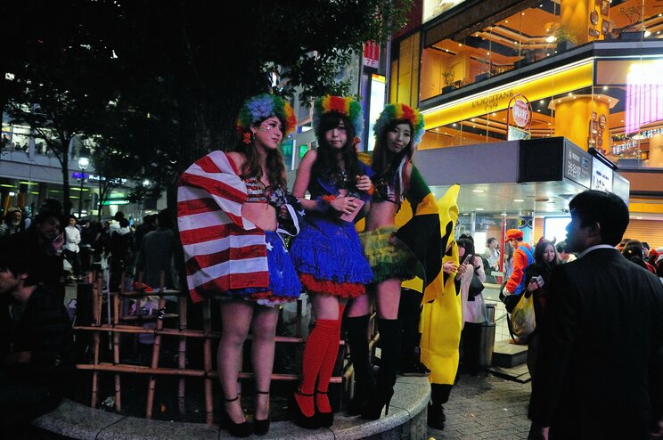 2014年の渋谷ハロウィーン。まだ街明かりは暗い印象だ