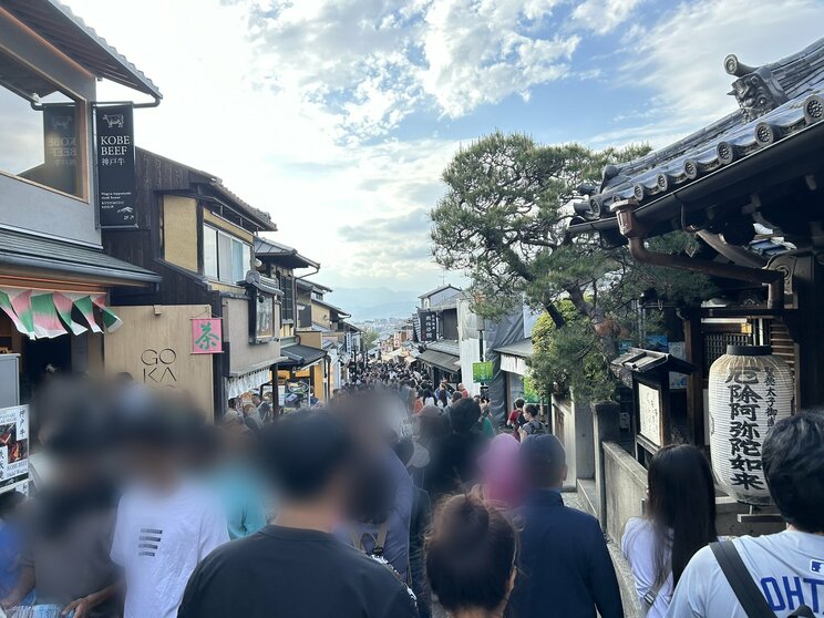 人でごった返す清水寺周辺