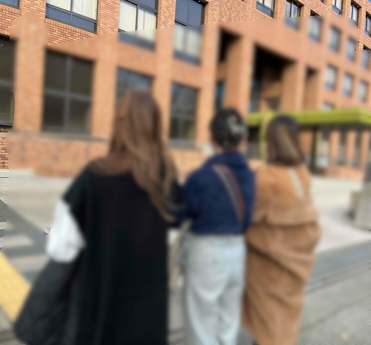 初公判の傍聴に来た被害女性たち