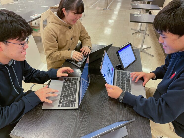 「新入生の3人に1人」がAppleのM2 MacBook Airを購入。なぜ東大・駒場キャンパスはMacユーザーで溢れるのか？_1