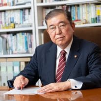 〈セクシー首相誕生か〉小泉進次郎に自民党内から期待の声が続々。菅義偉前首相、さらにあの大物がバックアップなら一躍、総裁選の本命にも？_10