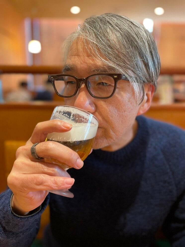 頻度は減った飲酒。サイゼリヤで小さいビールを飲むだけでも「幸せ」だと思えることも多くなったと語る