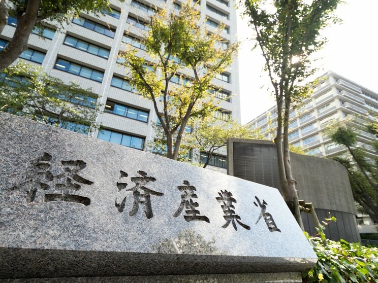 「高市官邸は経産省が支配」なぜアベノミクスの負の遺産を引き継ぐのか? 増税、赤字国債、ムダ遣い志向色濃く _2
