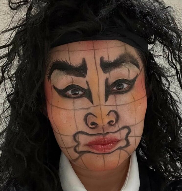 ねぶた祭りのねぶたのものまねをするキンタロー。（写真／本人Instagram）