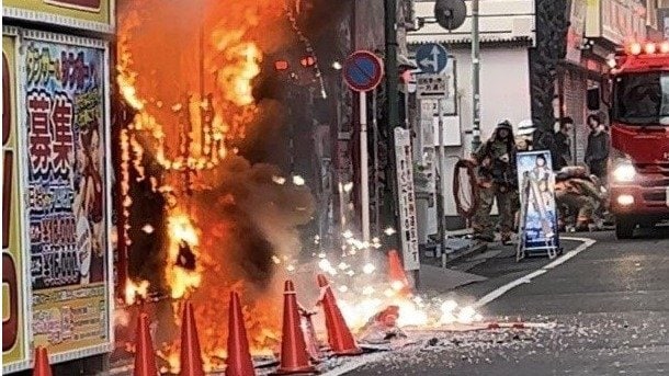 新宿 アート 火事 クリアランス