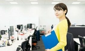 《夏休み1か月あって年収900万円!?》日本で一番ホワイトな職場で“天国”とウワサの大学職員…「休みは多いし、精神的プレッシャーはありませんが…」それでも離職する人の言い分とは