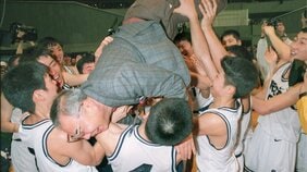 「高校バスケの完成形」「異次元の強さ」田臥勇太2年時の能代工。その陰でかつての“スーパー中学生”が抱えていた”マネージャー転身の苦悩”
