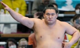 「作られた横綱」「昇進は時期尚早だった」ヒートアップする新横綱・豊昇龍への批判が前代未聞といえる理由