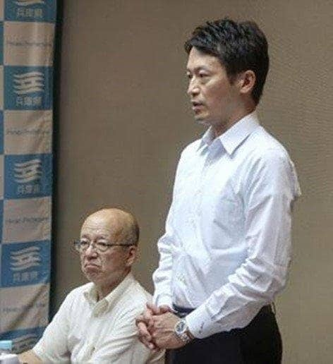 斎藤知事（右）と片山副知事（左・当時）（写真／共同通信社）