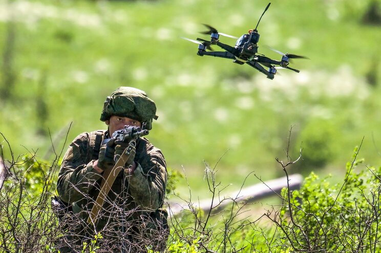 ウクライナ戦争で使用される戦術ドローンのうち、最も多用されるFPVドローン（写真／共同通信社）