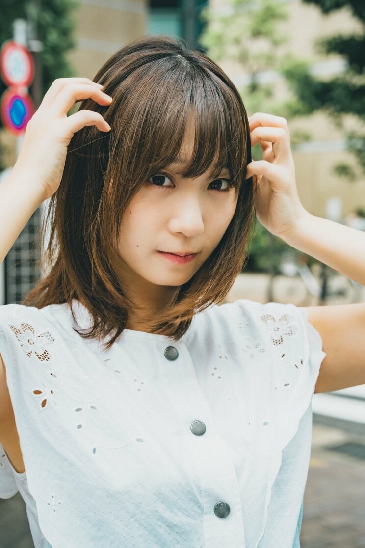 「私も陰キャで中二病だったので…」伊織もえ×『僕ヤバ』のコラボ写真集が発売！_31