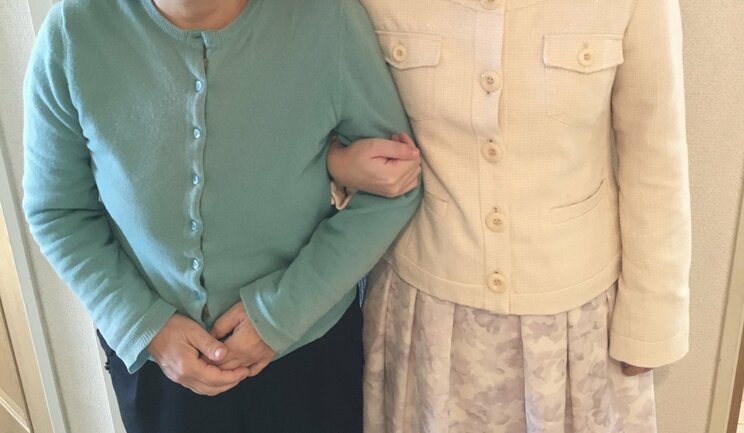 50代で若年性認知症を患った母と娘の田中さん