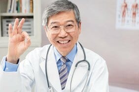 開業医の平均年収2530万円、病院勤務医は1479万円…それよりもすさまじい医者のアルバイト「時給」額は?