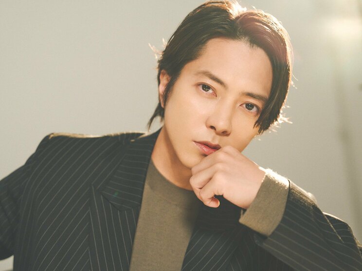 「20代の恋愛は先のことなど考えていなかった」「想像を絶する絶望や失望は何度もあった」人生のハンドルを自ら握って運転を始めた山下智久。独立から３年で身につけた“急がば回れ”の精神_8