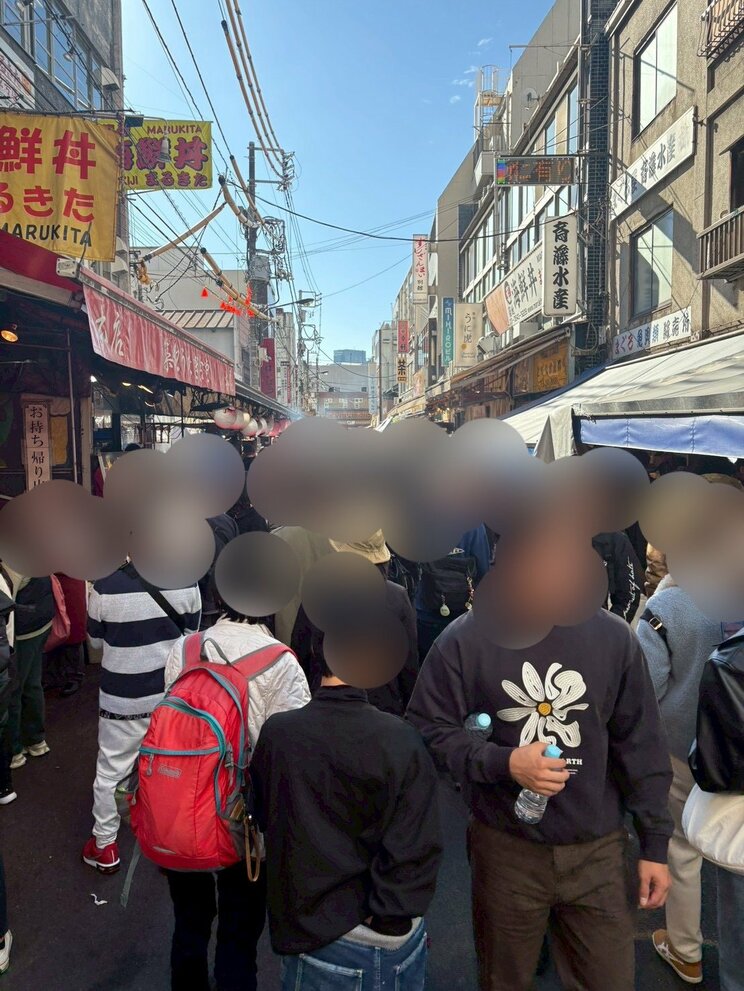 築地路上(写真/集英社オンライン)