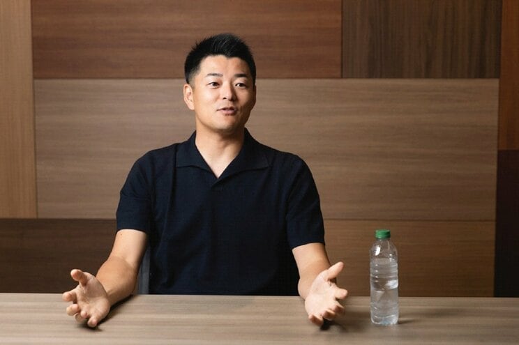 経営のコーチングについて話す高森勇旗　（撮影／矢島泰輔）