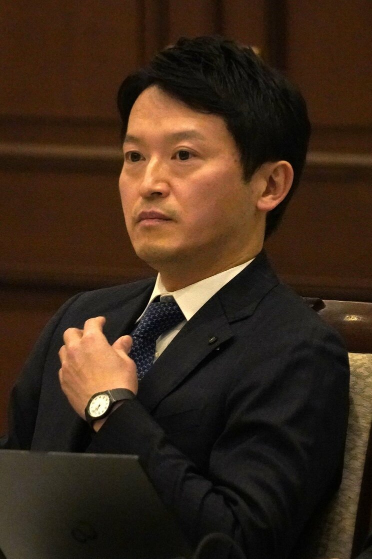 ３月５日、兵庫県議会本会議で百条委報告を聞く斎藤元彦知事（撮影／集英社オンライン）