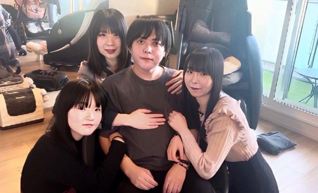 昭和　14歳　ヌード夫婦裸無修正画像 夫婦の営みは週28回以上」一夫多妻のヒモ男が4人の妻たちと送る驚愕の性生活。目標は「子ども54人つくって歴史に名を残す」…妻たちのホンネは |  集英社オンライン | ニュースを本気で噛み砕け