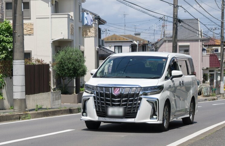 中古車市場でも値崩れしにくい残クレ向きの車種といわれるトヨタのアルファード